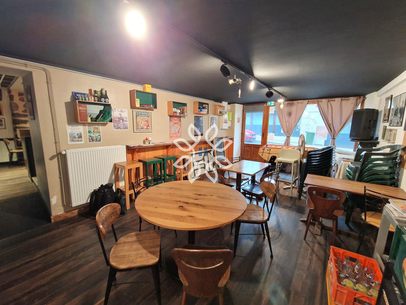 Maison - 236 m² - 9 pièces