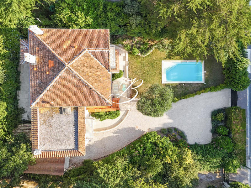 Villa - 258 m² - 10 pièces