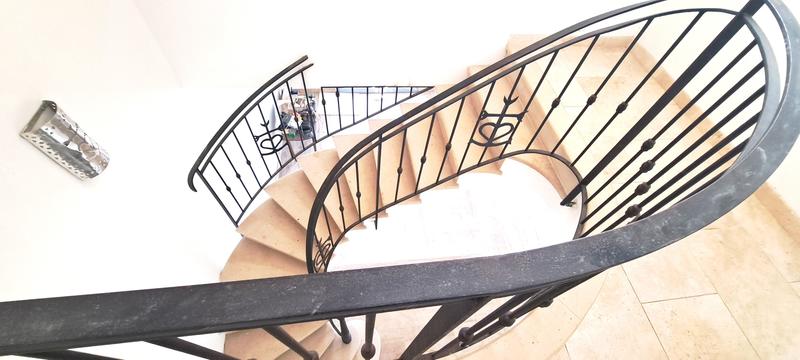 Propriété - 286 m² - 9 pièces