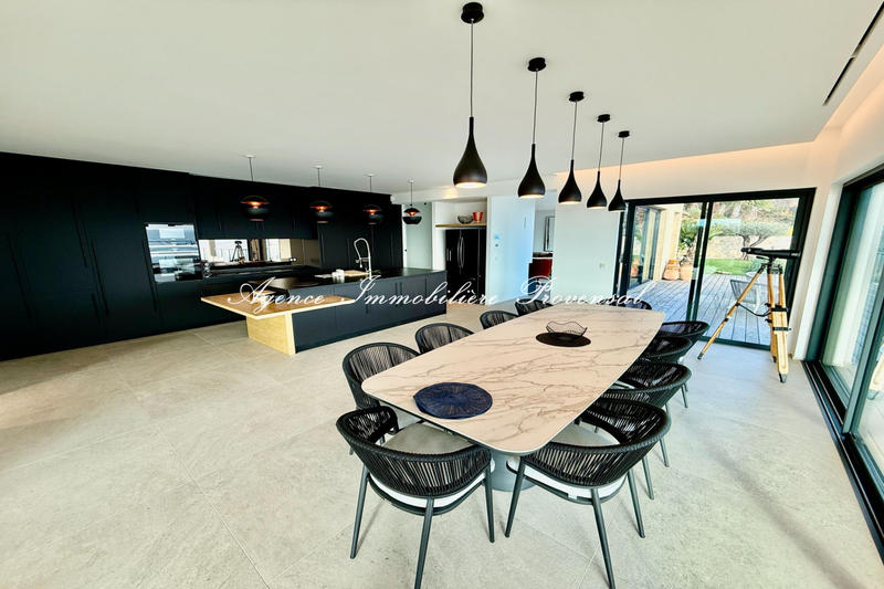 Maison contemporaine - 383 m² - 6 pièces