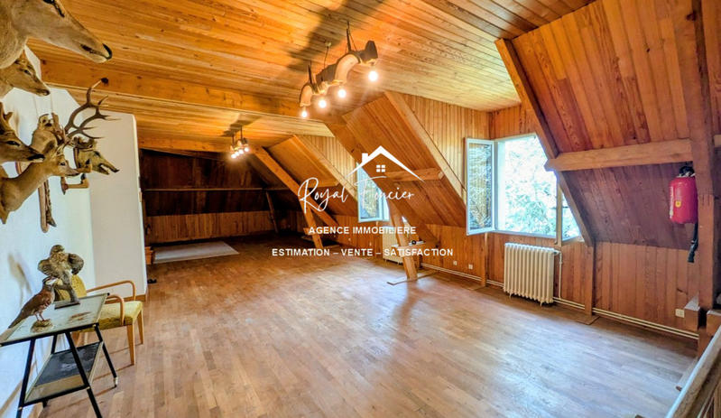 Maison - 317 m² - 10 pièces