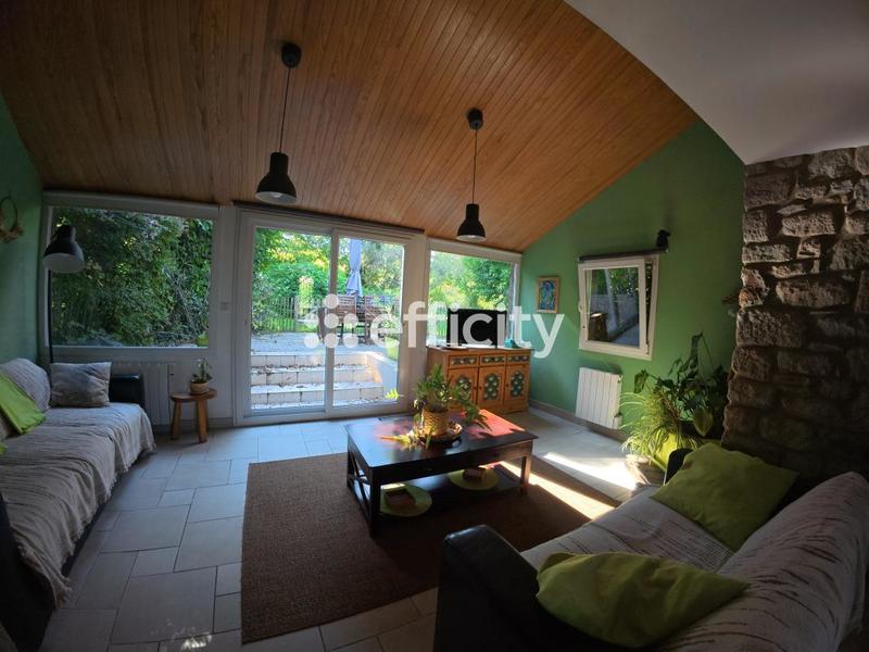 Maison - 554 m² - 18 pièces