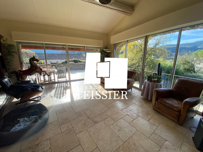 Maison - 181 m² - 6 pièces