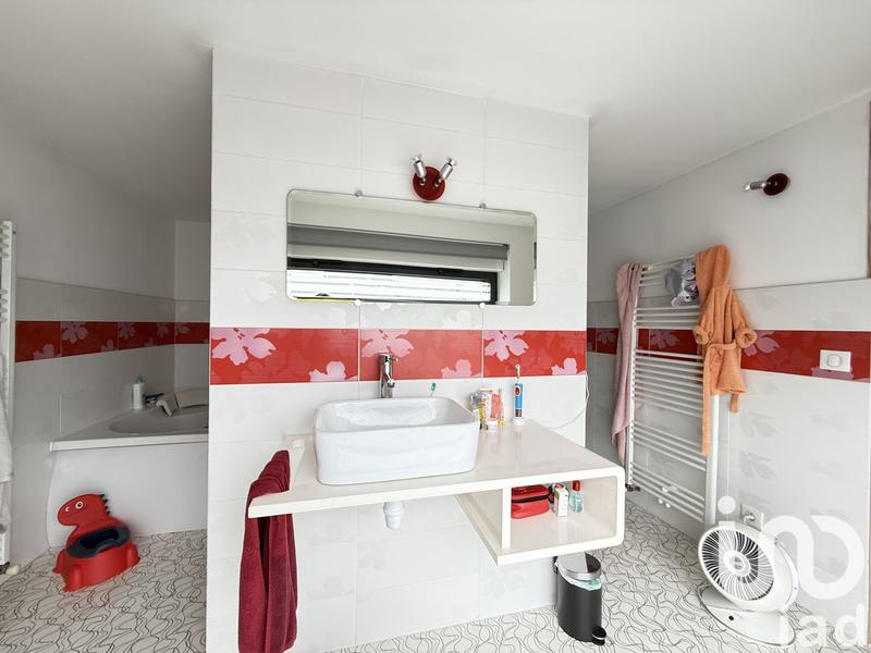 Maison - 300 m² - 8 pièces