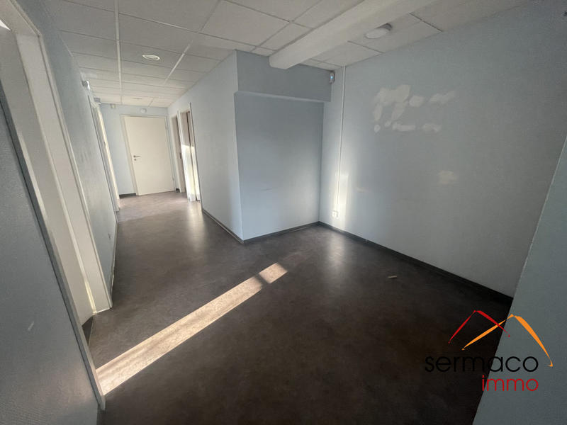 Local commercial - 121 m² - 9 pièces