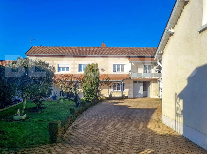 Maison - 320 m² - 11 pièces