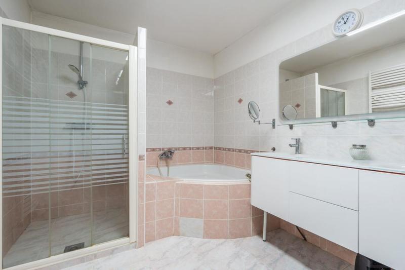 Maison traditionnelle - 195 m² - 7 pièces