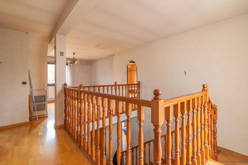 Maison - 240 m² - 8 pièces