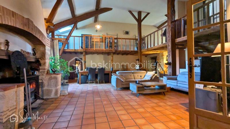 Maison - 300 m² - 6 pièces