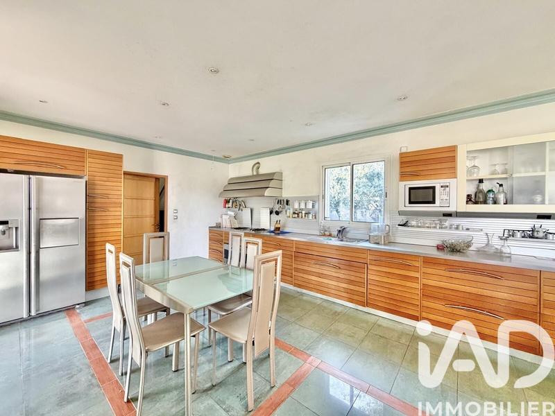 Maison - 300 m² - 5 pièces