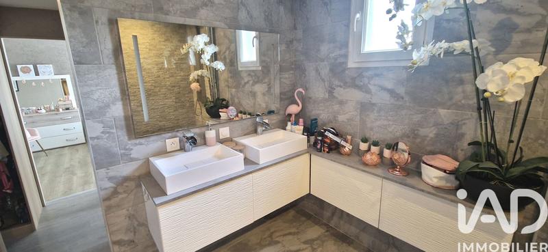 Maison - 220 m² - 5 pièces