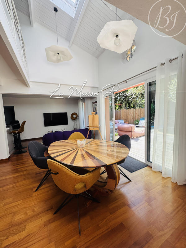 Maison - 167 m² - 6 pièces