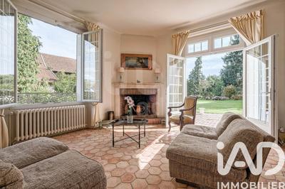 Maison - 201 m² - 7 pièces