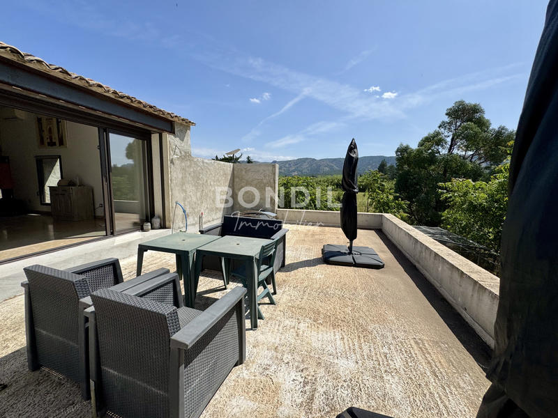 Propriété - 225 m² - 7 pièces