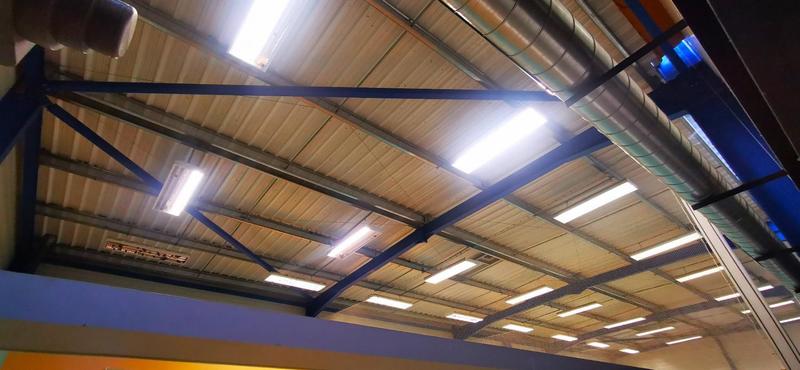 Local d'activité / Entrepôt - 1 790 m² - 10 pièces