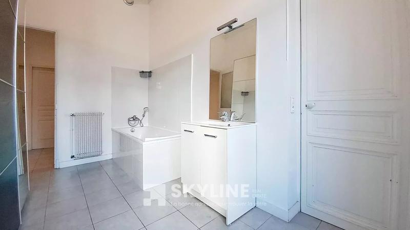 Appartement - 181 m² - 6 pièces