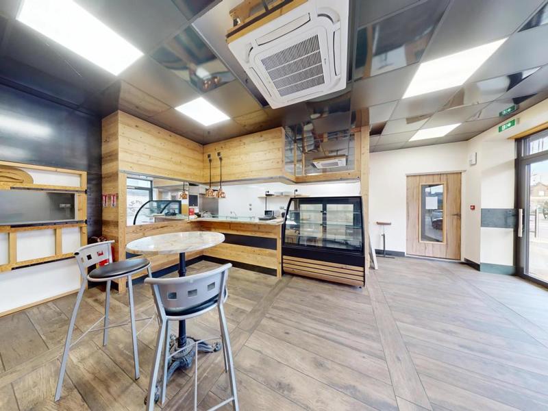 Local commercial - 100 m² - 5 pièces