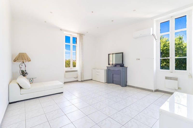 Maison - 220 m² - 6 pièces