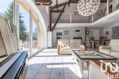 Maison - 353 m² - 13 pièces