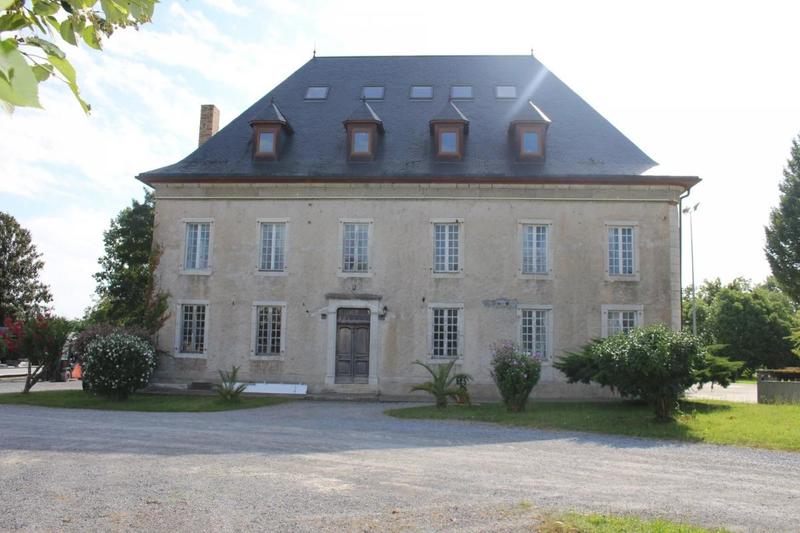 Château - 1 800 m² - 37 pièces