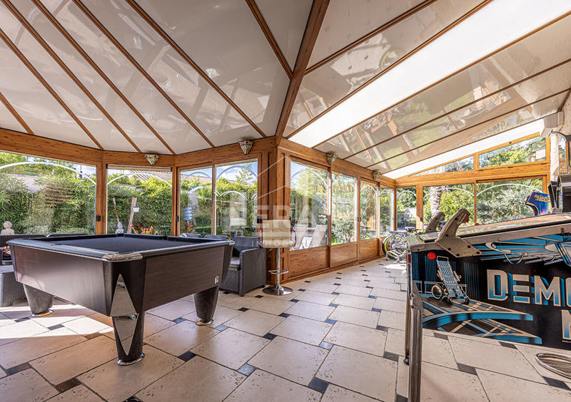 Maison - 328 m² - 9 pièces