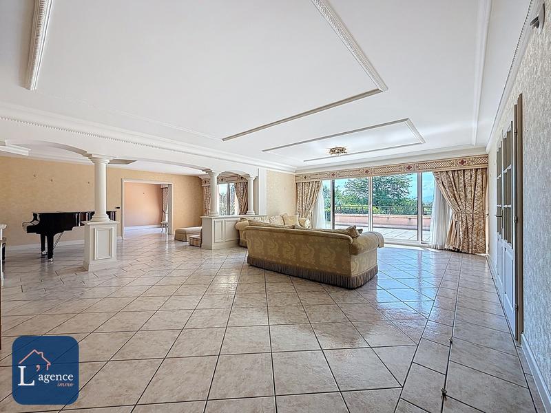 Appartement - 349 m² - 6 pièces