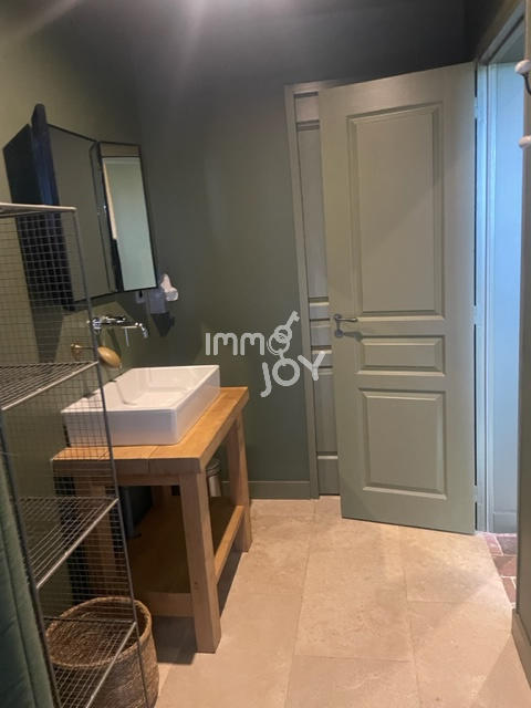 Propriété - 250 m² - 9 pièces