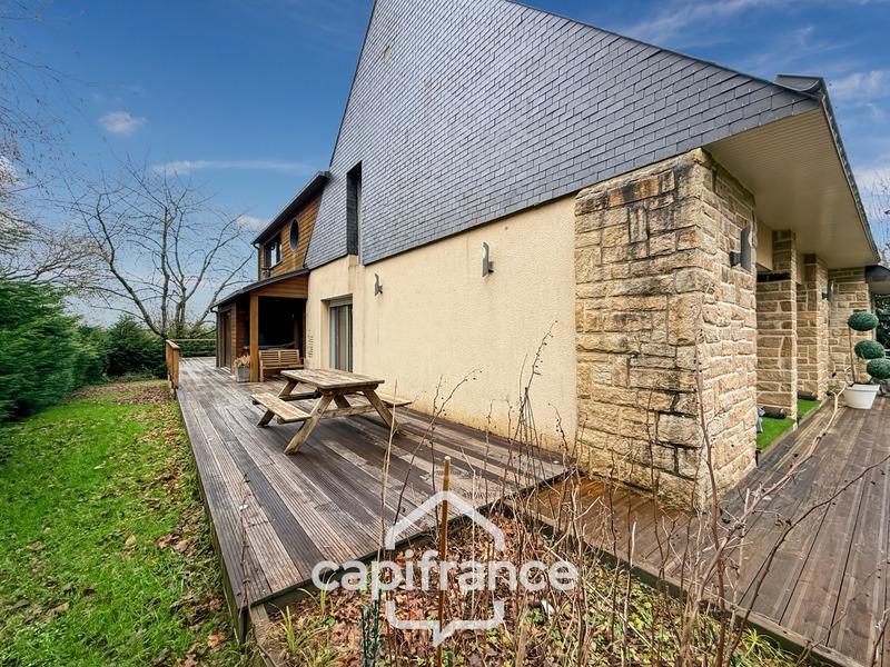 Maison - 284 m² - 10 pièces