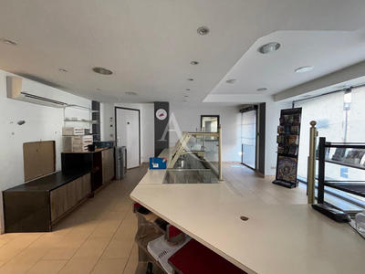 Local commercial - 134 m² - 3 pièces