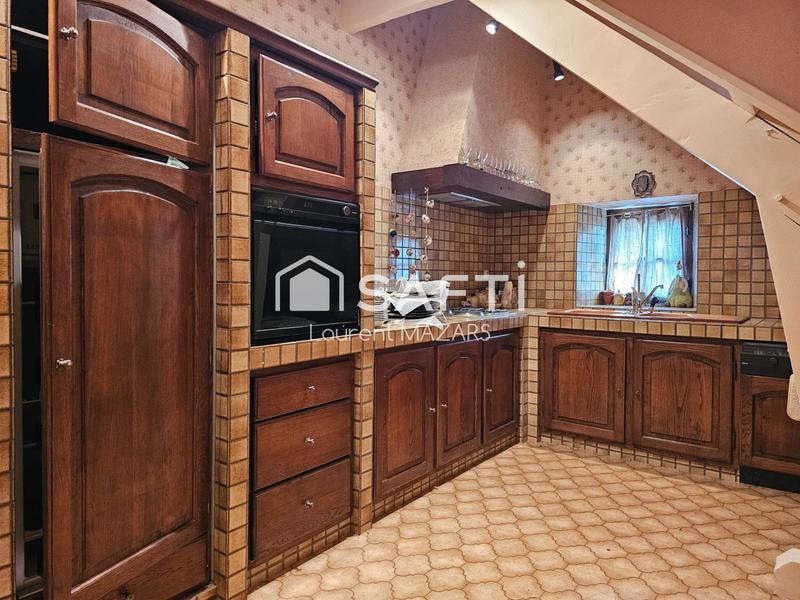 Propriété - 300 m² - 14 pièces