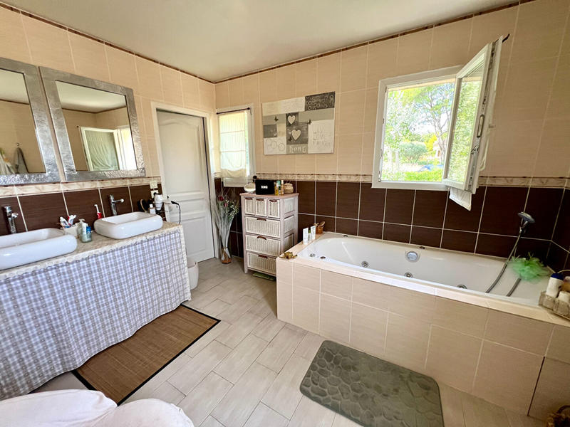 Maison - 280 m² - 10 pièces