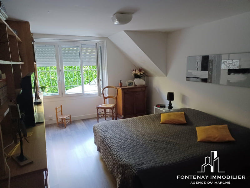 Maison - 242 m² - 10 pièces