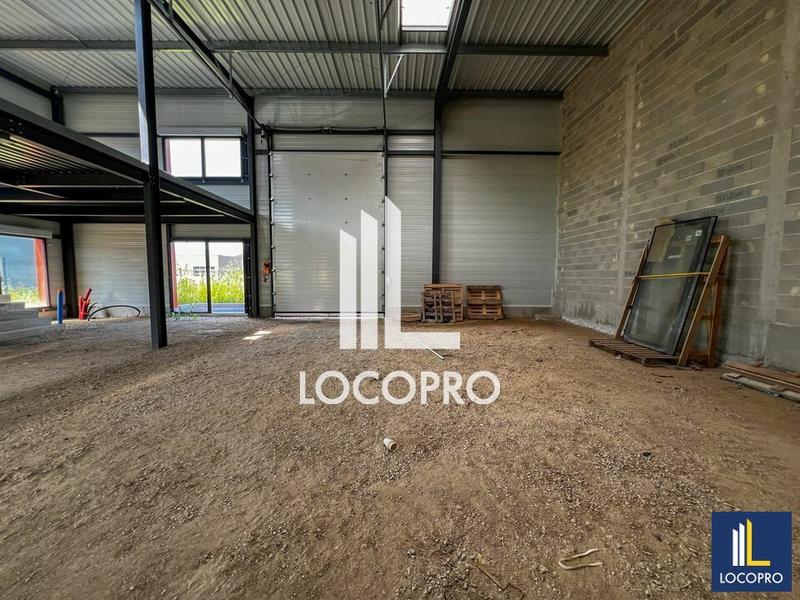 Local d'activité / Entrepôt - 252 m²