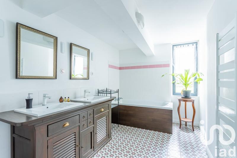 Maison de maîtres - 305 m² - 9 pièces