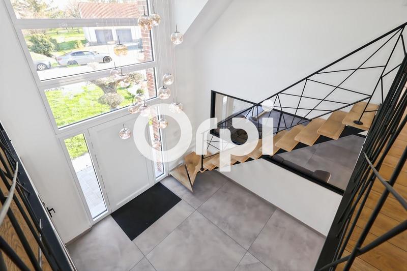 Maison - 230 m² - 6 pièces