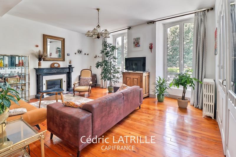 Maison - 248 m² - 12 pièces