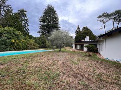 Propriété - 264 m² - 6 pièces