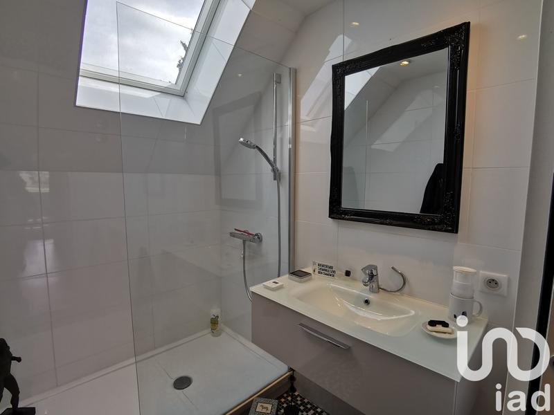 Maison - 221 m² - 7 pièces