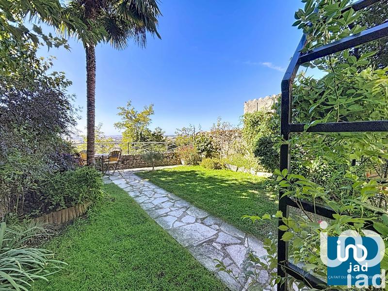 Maison - 220 m² - 11 pièces