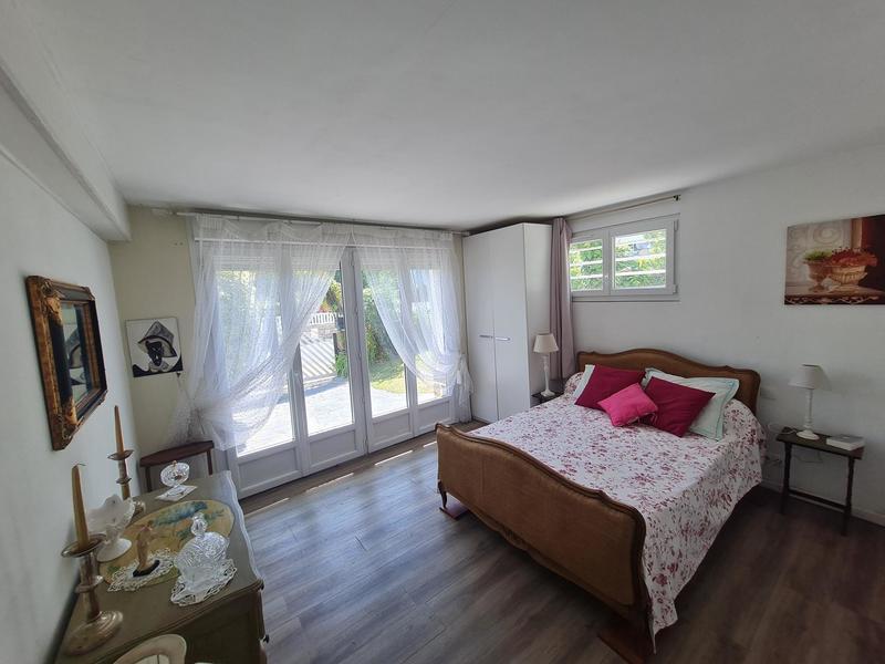 Maison - 168 m² - 9 pièces