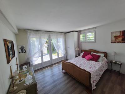 Maison - 168 m² - 9 pièces