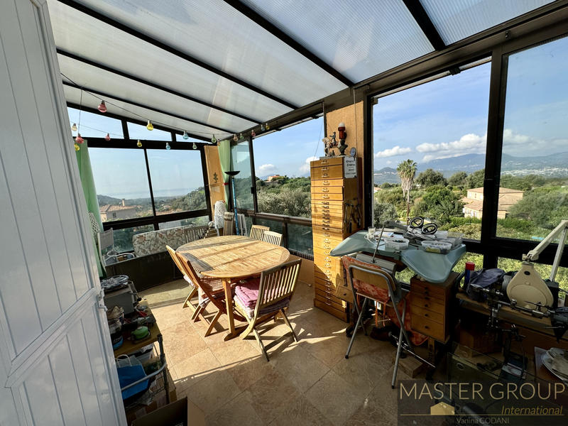 Villa - 217 m² - 5 pièces