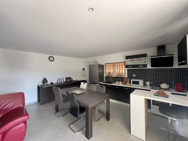 Maison - 238 m² - 8 pièces