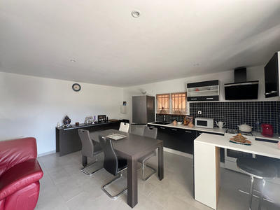 Maison - 238 m² - 8 pièces