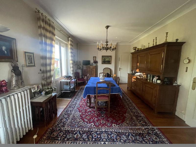 Maison - 200 m² - 9 pièces