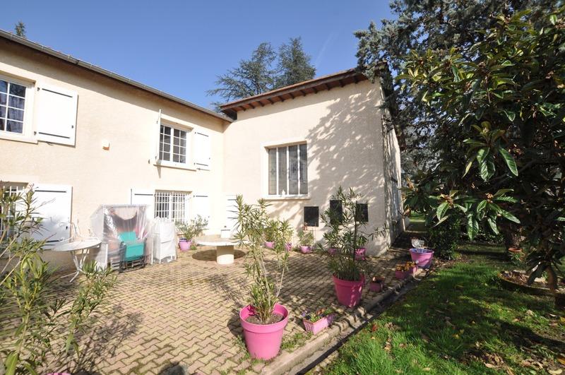 Maison - 280 m² - 9 pièces