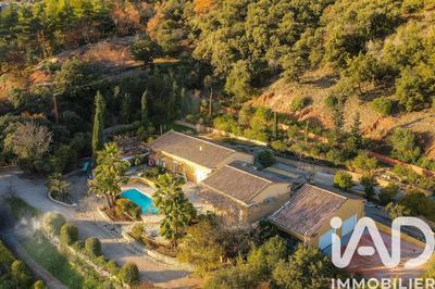 Maison - 269 m² - 6 pièces