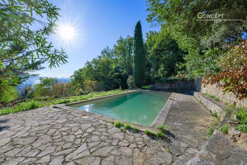 Maison - 240 m² - 10 pièces