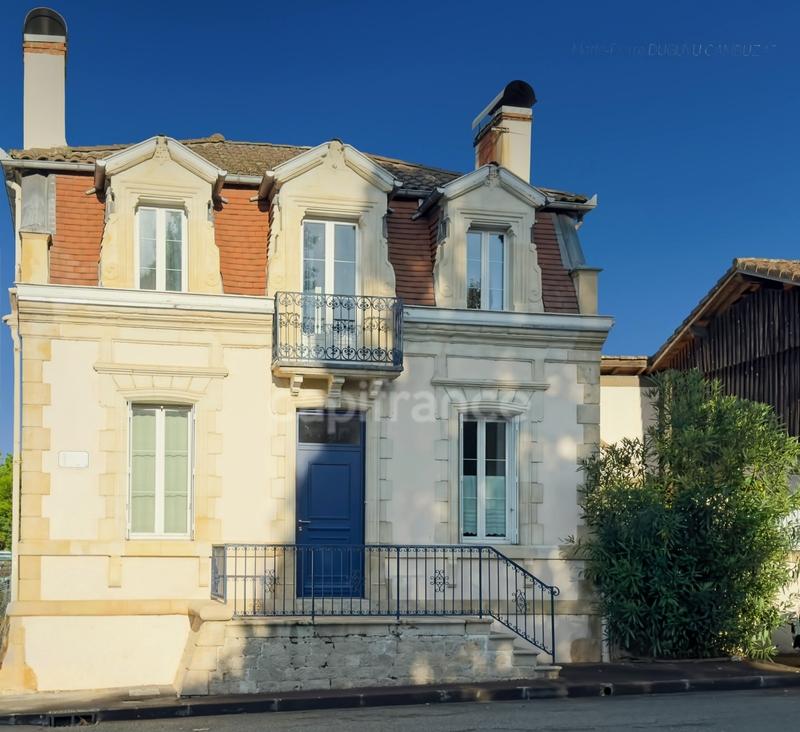 Maison - 208 m² - 9 pièces