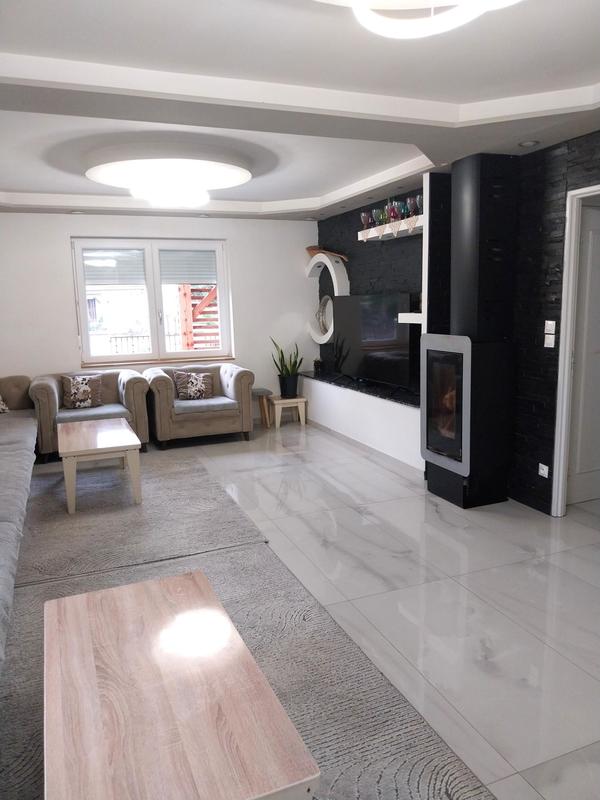 Maison - 220 m² - 10 pièces